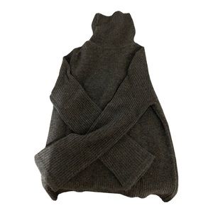 QUINN basic gray turtleneck Size Medium